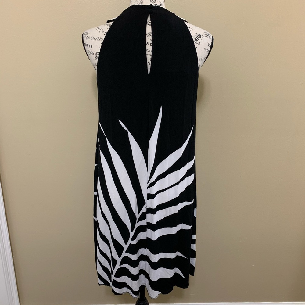 London Times Black & White Leaf Print Halter Dress - Picture 7 of 12